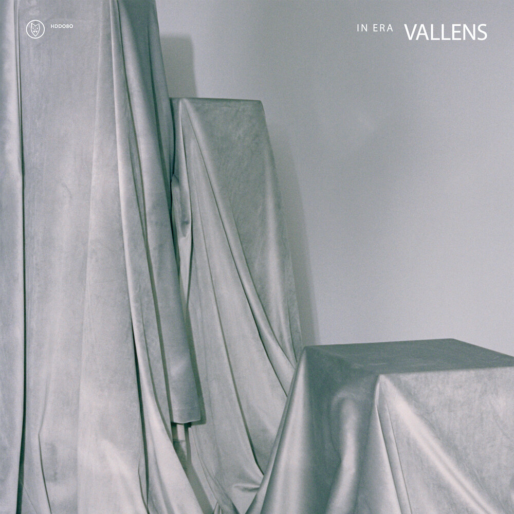 Vallens Perform Songs from 'In Era' 