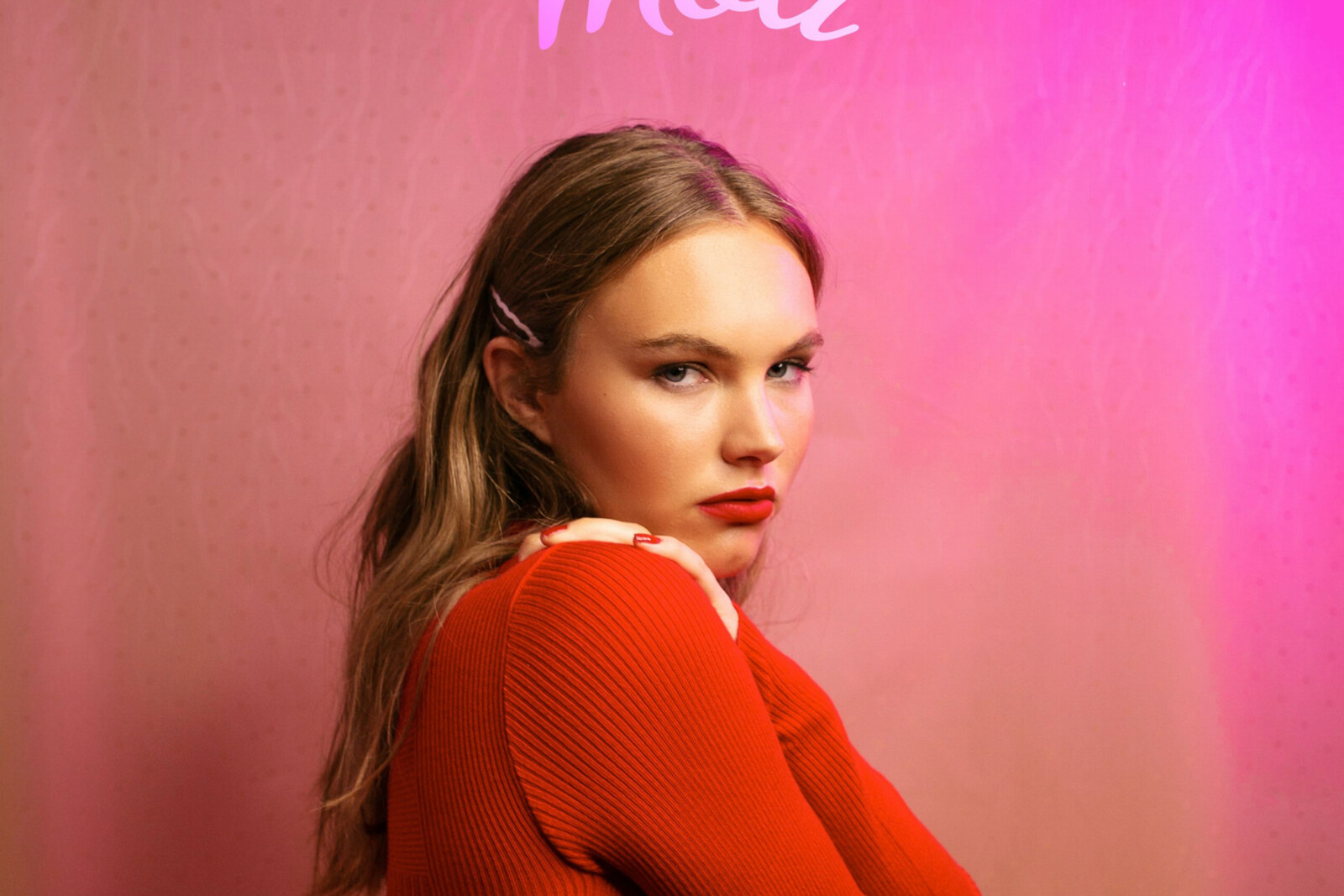 Belgian songwriter Moli releases mini album "Préface" depicting her personal and musical Journey