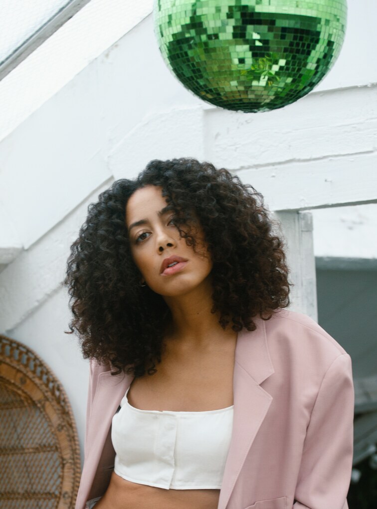 Jayda G announce the upcoming release of her DJ-Kicks mix for the prestigious series by !K7 records. Alongside today’s announcement, 