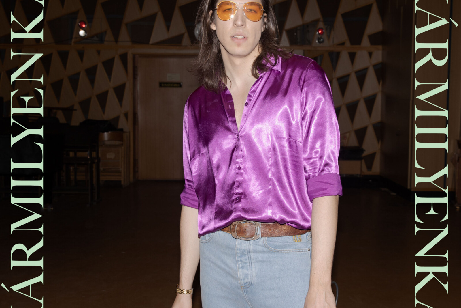 Ivan & The Parazol verbrijzelt roze bril met single Milyen Kár
