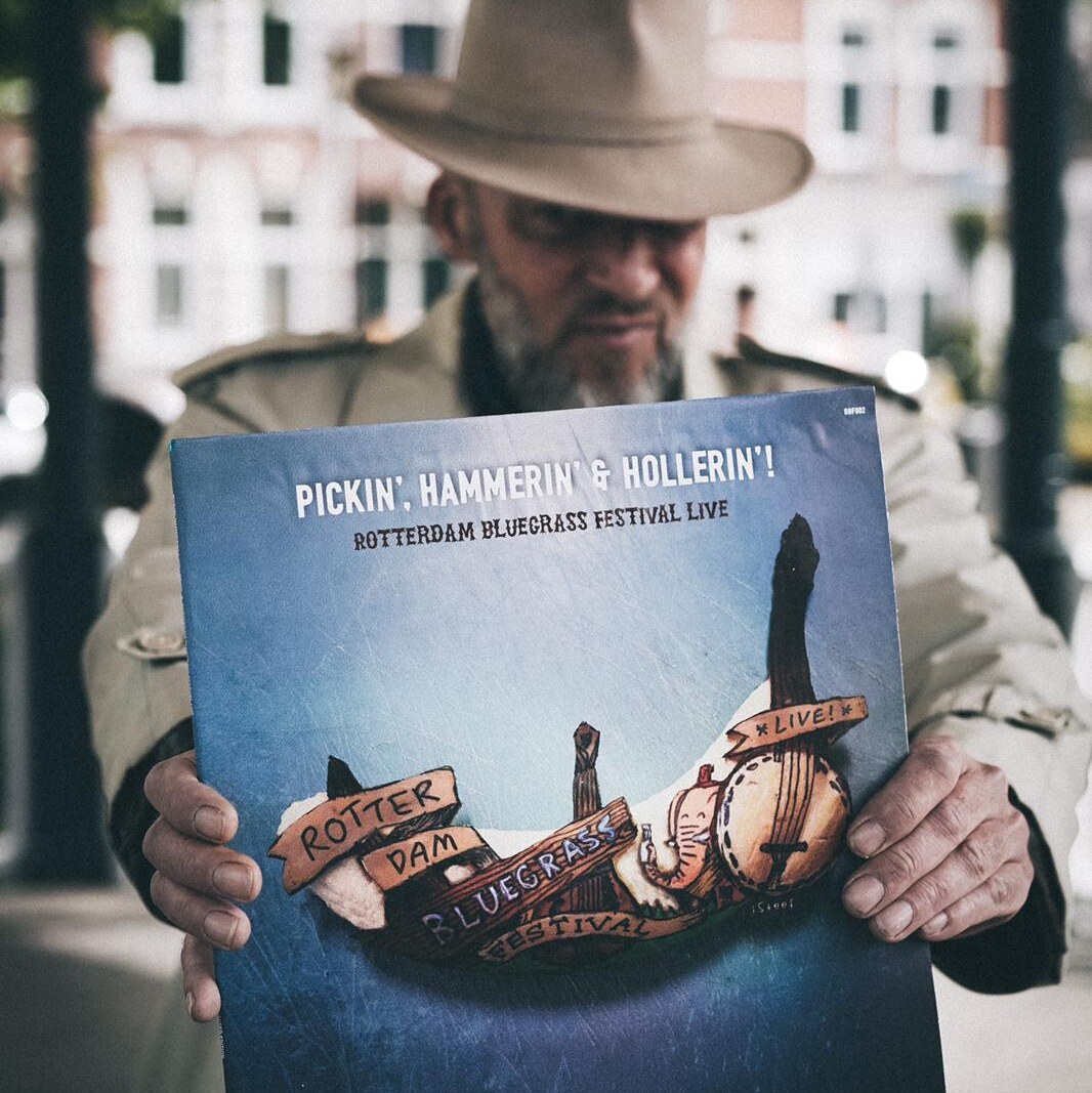 Rotterdam Bluegrass Festival 2021 alternatieve editie met Bluegrass in de Laurenskerk en live op blauw Vinyl.