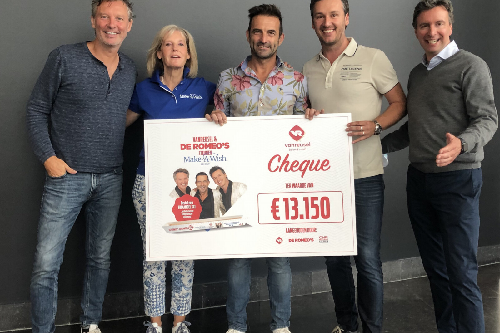 De Romeo’s schenken 13.150 euro aan Make-A-Wish ® voor de recordverkoop van 1,5 miljoen frikandellen