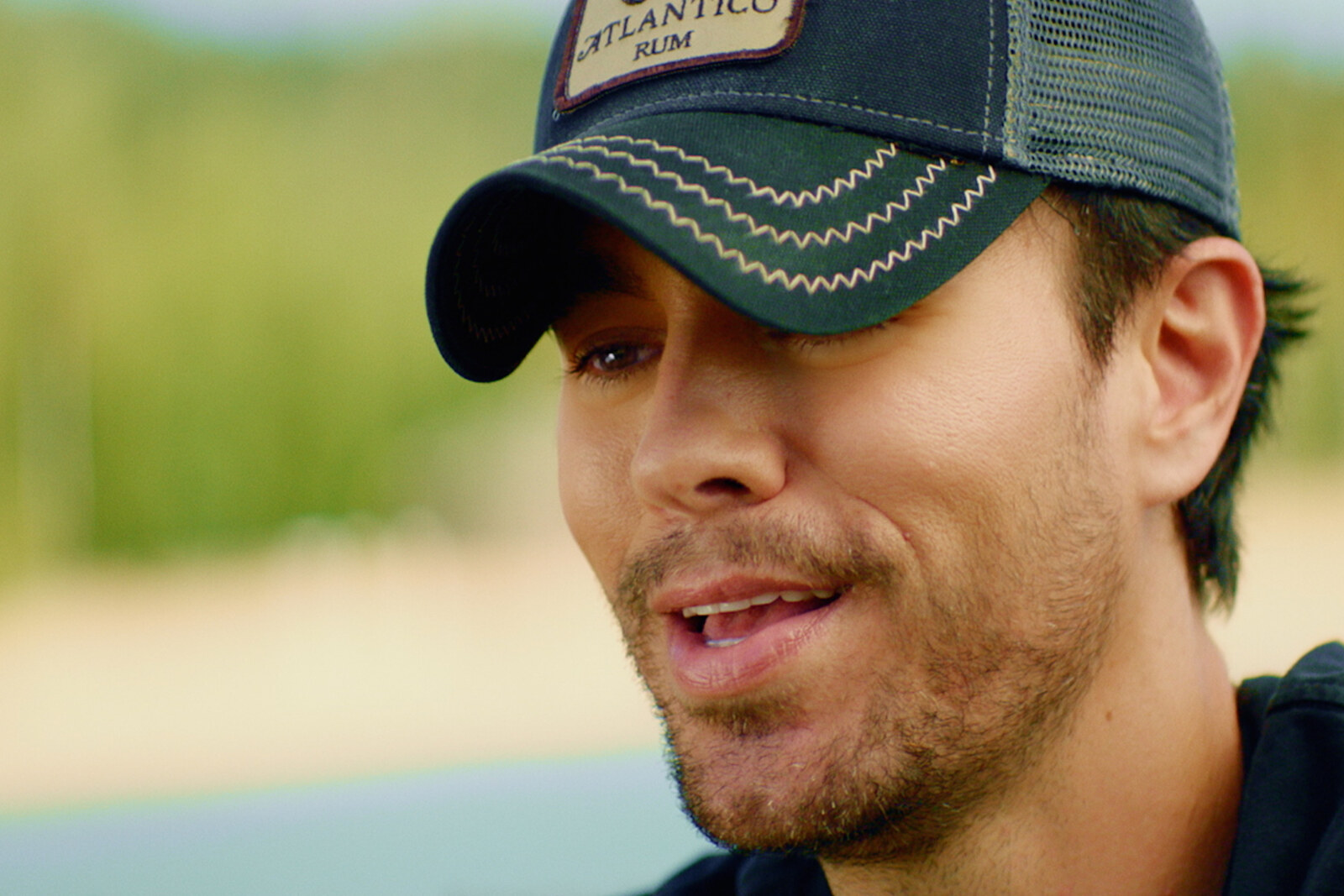 Enrique Iglesias feat. Farruko - "Me Pasé (Single + Video)"