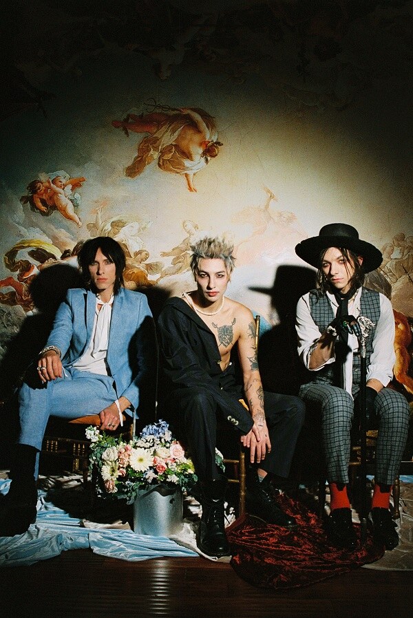 Palaye Royale Share Two New Exhilarating Tracks & Music Videos “No Love In La” & “Punching Bag” Out Now