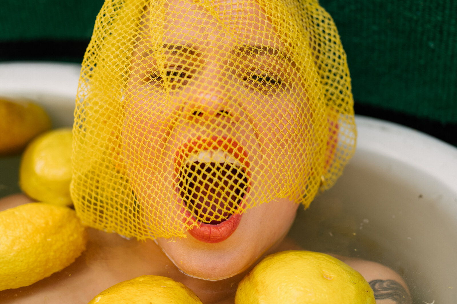 Kovacs is terug met nieuwe single 'Tutti Frutti Tequila'