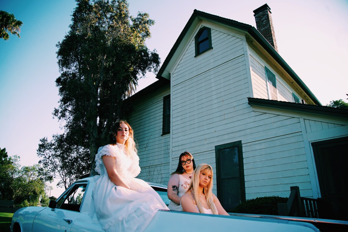 Southern California's The Aquadolls Sign with Enci Records;