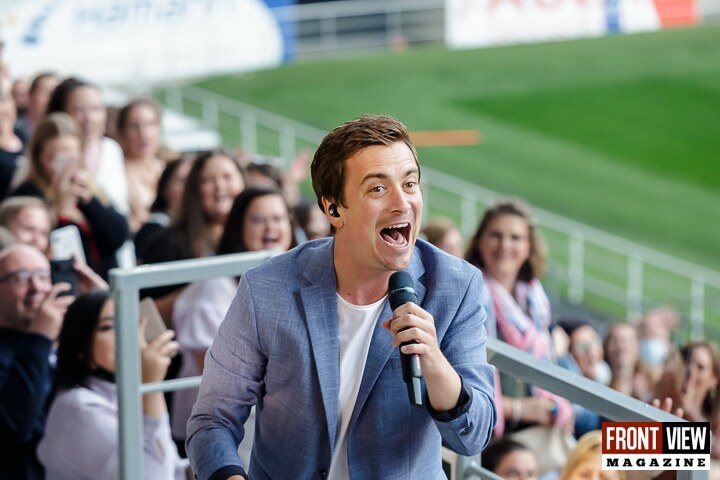 Niels Destadsbader schenkt opbrengst concert aan de slachtoffers van de waterramp
