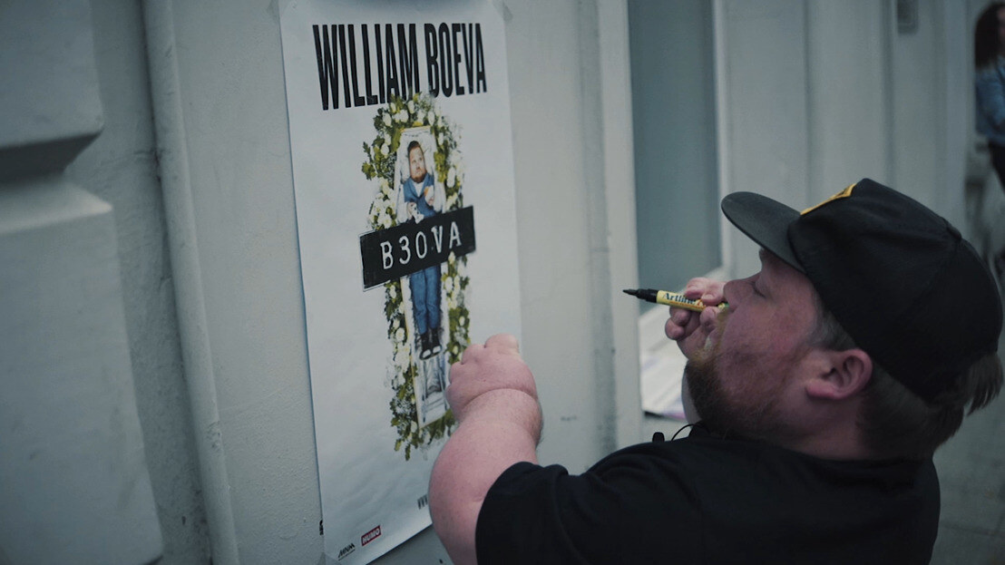 William Boeva trapt tournee op gang met hilarische trailer