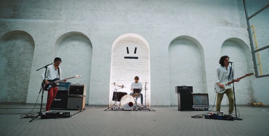 Ramkot stelt video voor bij single 'Eye to Eye'