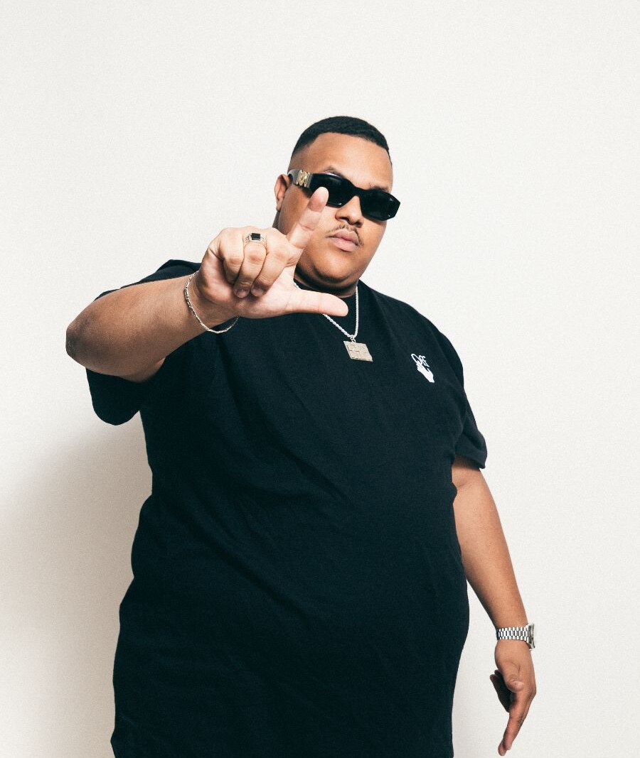 DIKKE dropt nieuw album 'Nooduitgang' !
