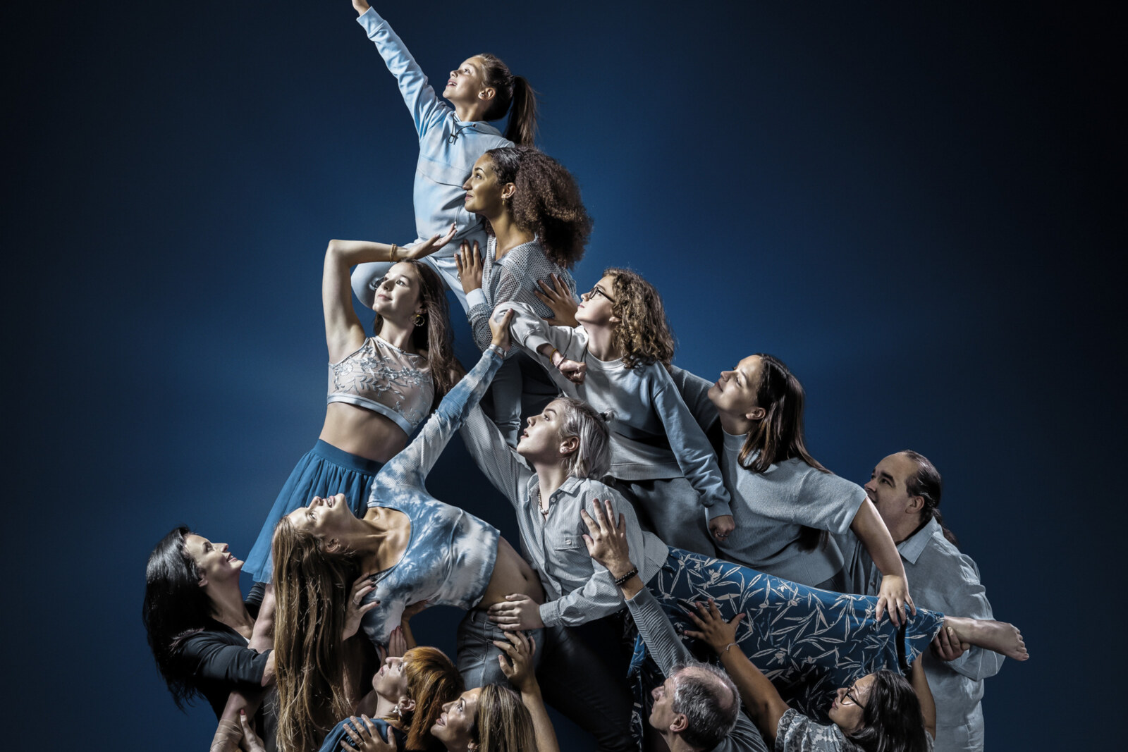 In het nieuwe Dance Dreams gaan zeven jonge gedreven Vlaamse danstalenten en hun ouders tot het uiterste om hun droom te bereiken