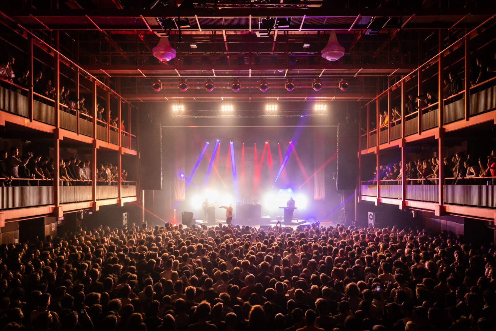 AB presenteert 3-delige docureeks ‘AB: Back To Live’