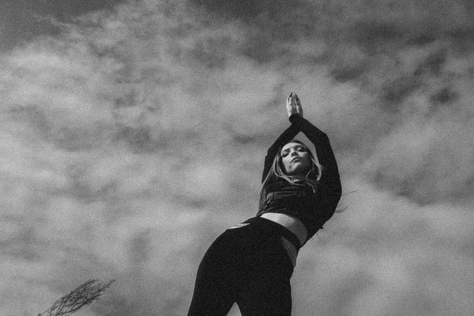 Alt Pop Newcomer Ravive Releases New Single “7 Yrs”