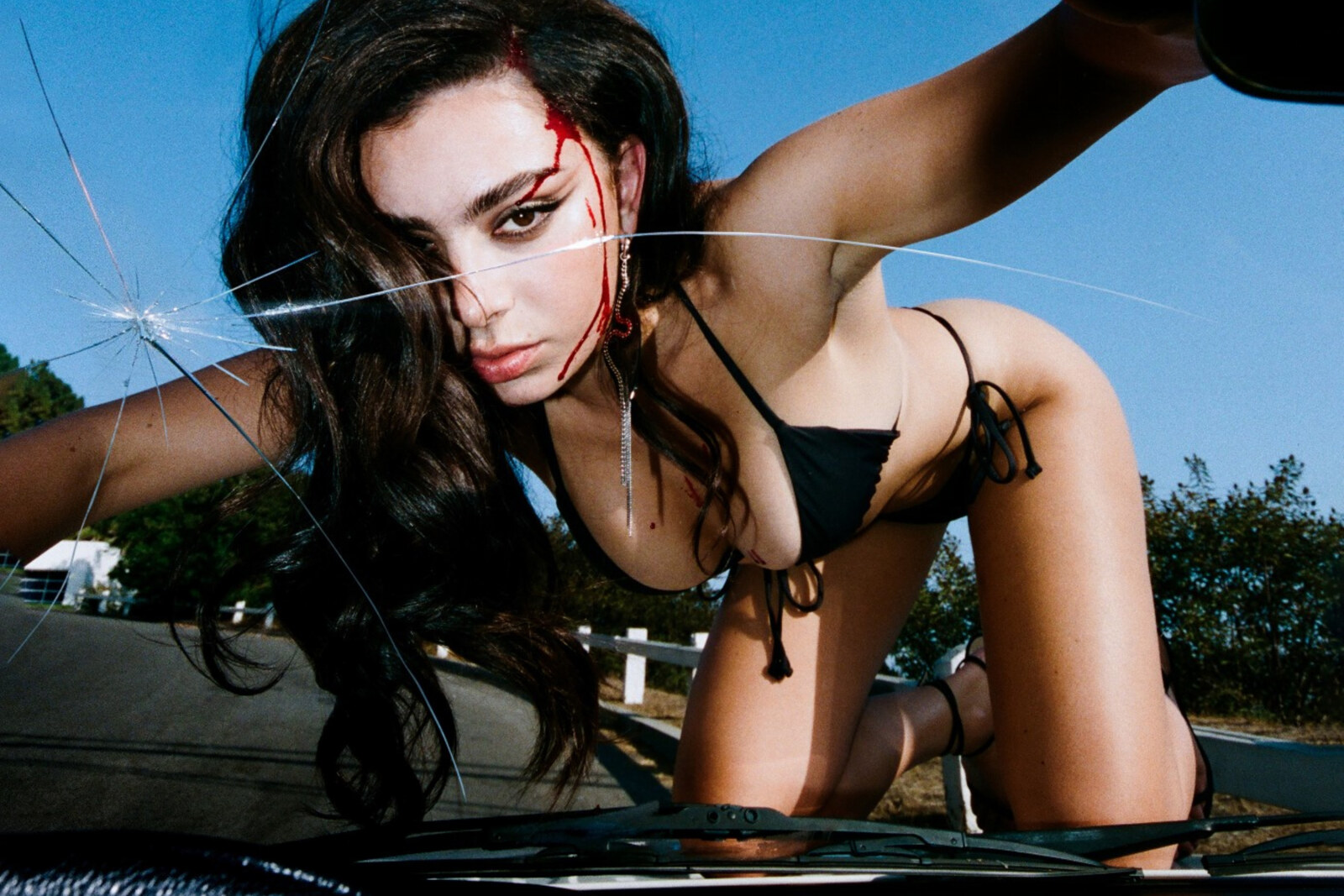 Charli XCX brengt in maart nieuw album CRASH uit