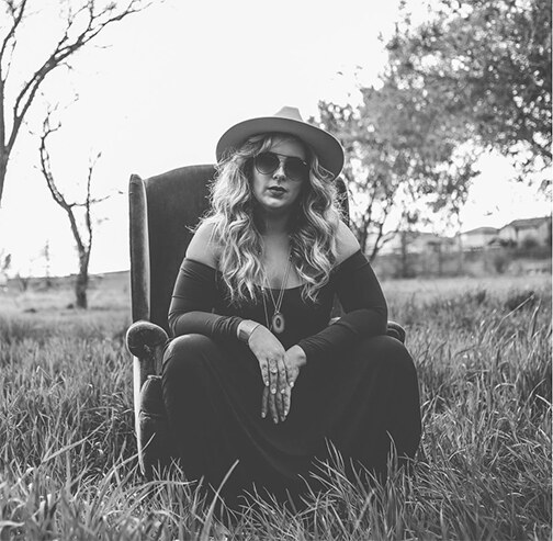 Singer/Songwriter Kelly Besd Tackles Inequality With Call To Action & Open Arms in Hard-Hitting Track, “Dreamin'”
