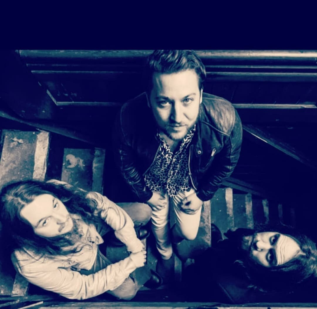 Mexican Dogs Release glam-rock riffing: “Run, Run, Run”