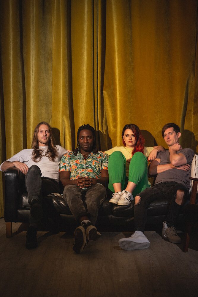 Bloc Party brengt 2e single The Girls Are Fighting uit