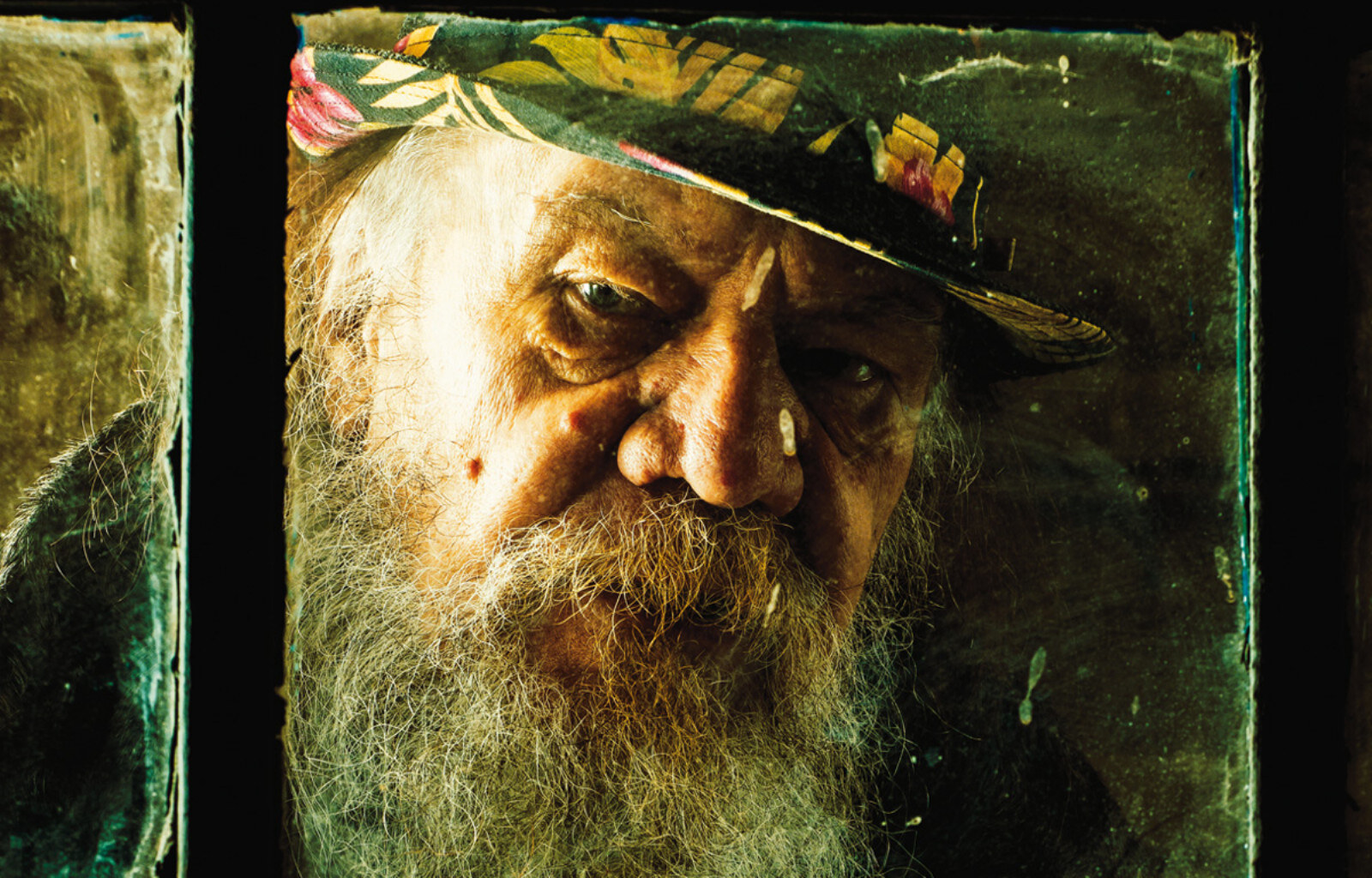 Blues-folk Magician Roland Van Campenhout op zondag 3 april in Minard Gent