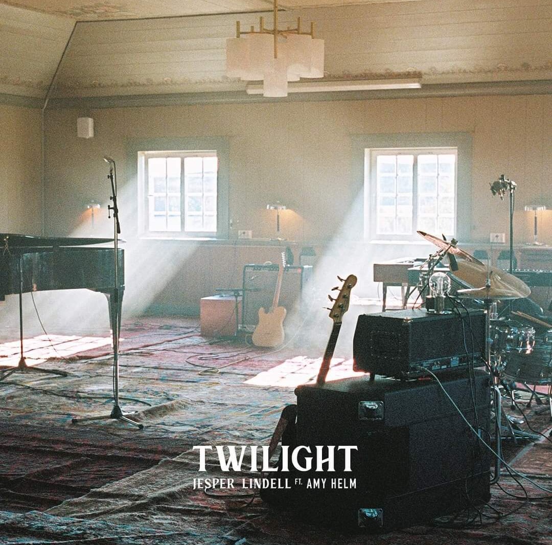 Jesper Lindell's rendition of Twilight by The Band // New album out on 18 March