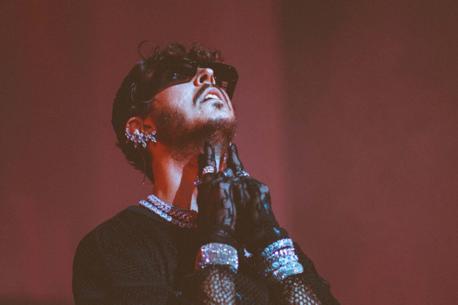 Oscar and the Wolf releases new single and video 'Nostalgic Bitch' out now