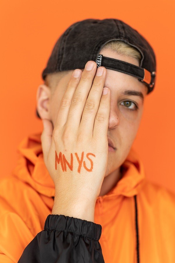 MNYS Releases Acoustic Version Of Single "Backseat"