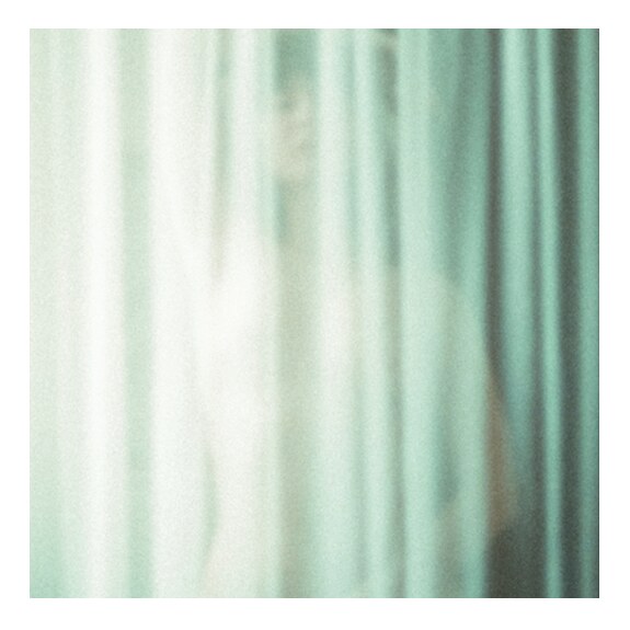 Donna Blue brengt ‘A Lover In Disguise’ uit, de derde single van hun aankomende debuut album