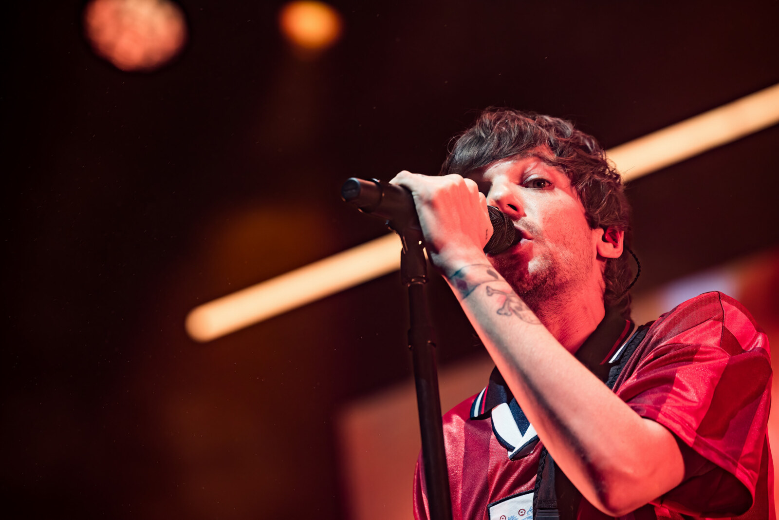 Louis Tomlinson in Antwerpen ondanks gebroken arm