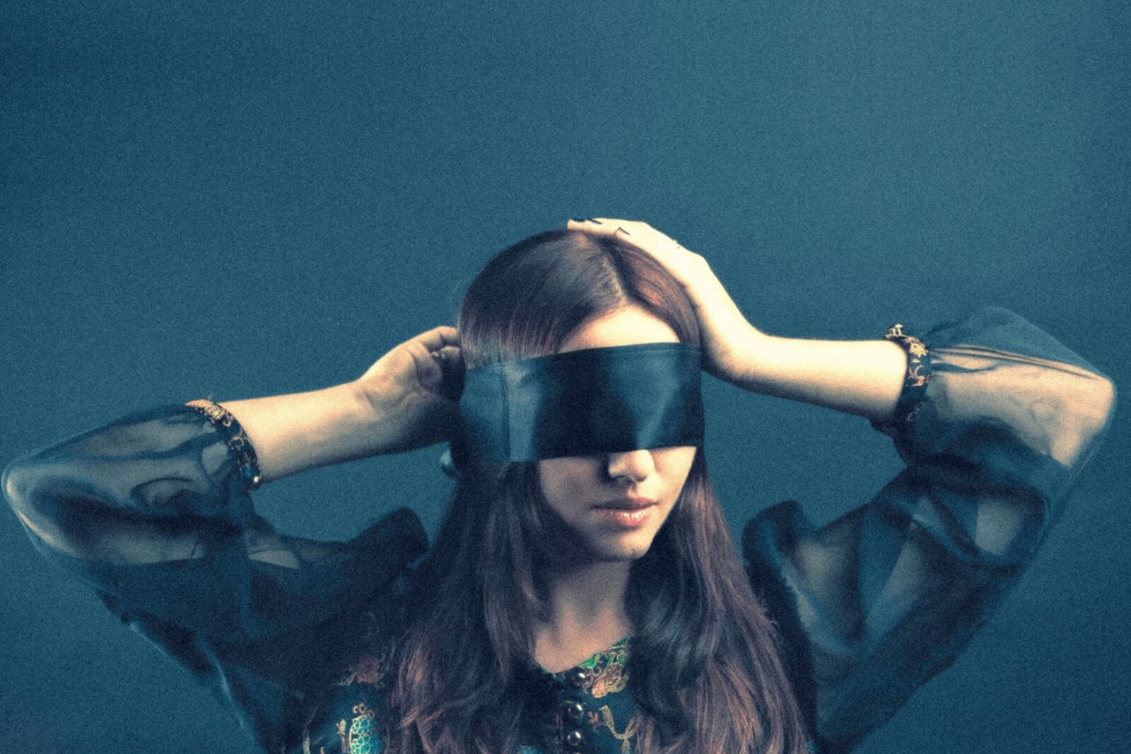 Liz Cass releases intimate new single 'Human'