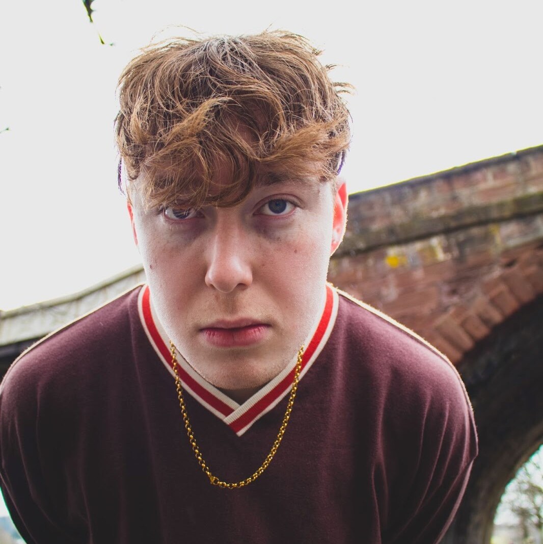 Davie Blair introduces a brand new single titled “Platform 10.”