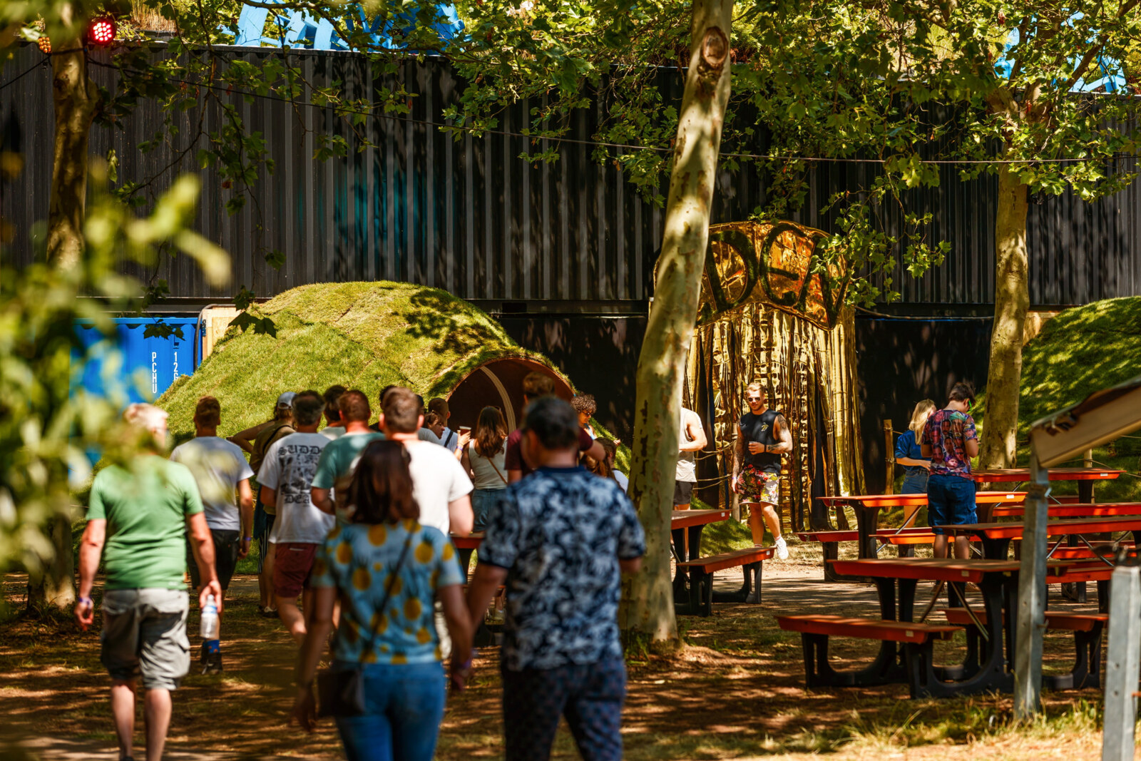 Down The Rabbit Hole: het programma van Eden met Orkater & invites, Banji, 3VIOLAS en meer