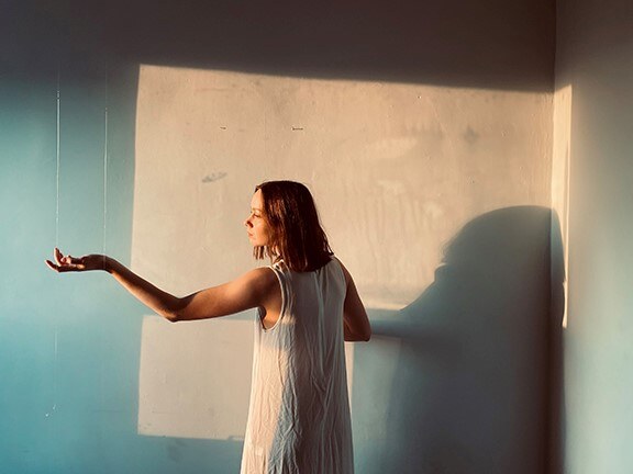 Singer-Songwriter Janel Rae  Explores Inner & Outer Wreckage with Radically Honest “Sometimes”