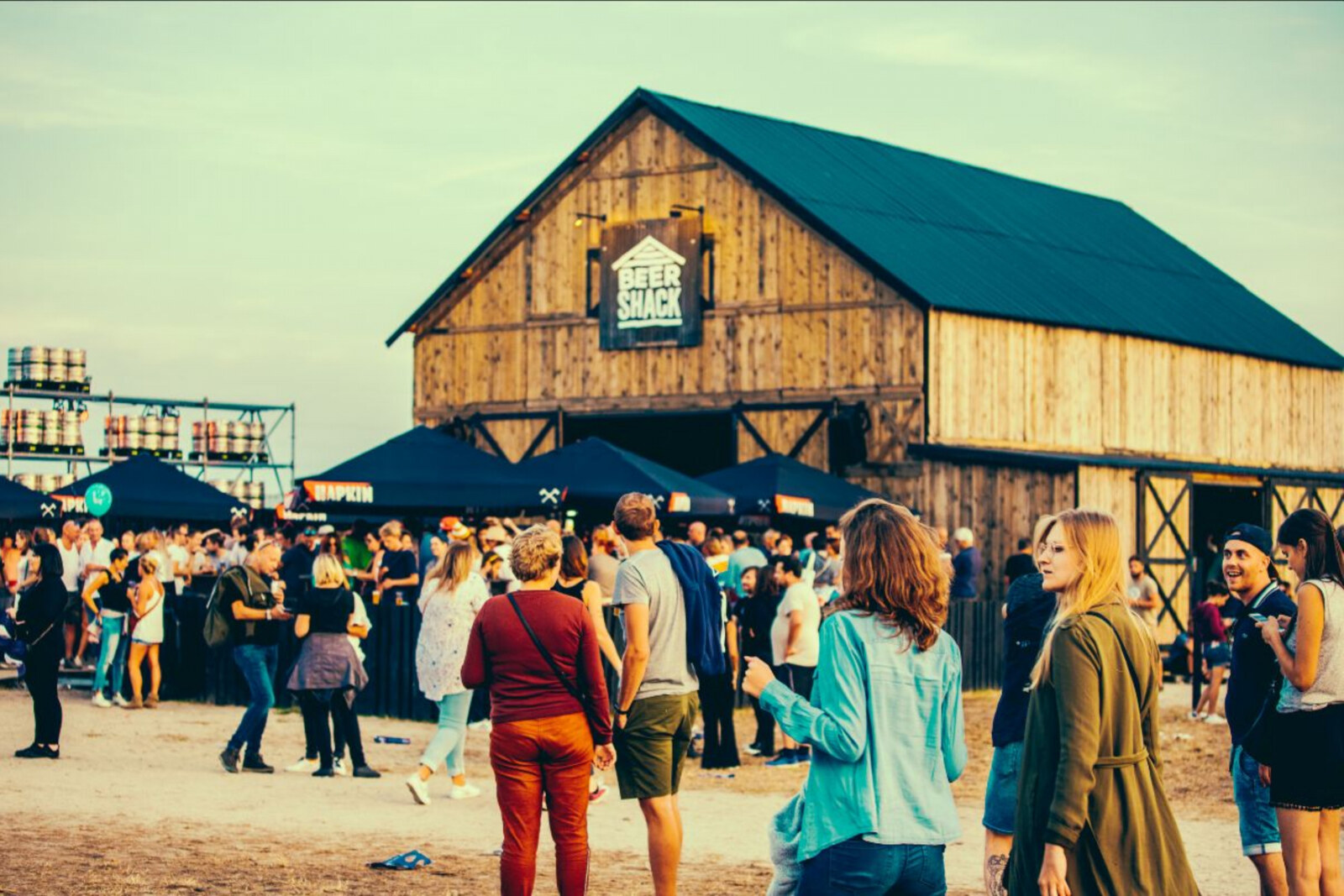Eefje de Visser, Blood Red Shoes en Parquet Courts toegevoegd aan HEAR HEAR! affiche