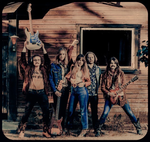 Swedish hard rock outfit The Riven  release summer single "Fly Free"!