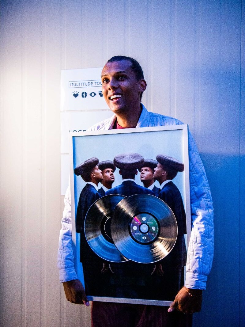 Stromae lanceert nieuwe single Mon Amour en ontvangt dubbel platina voor Multitude