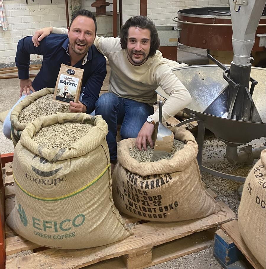Zanger-accordeonist lanceert zijn eigen 'Johan Veugelers Koffie’