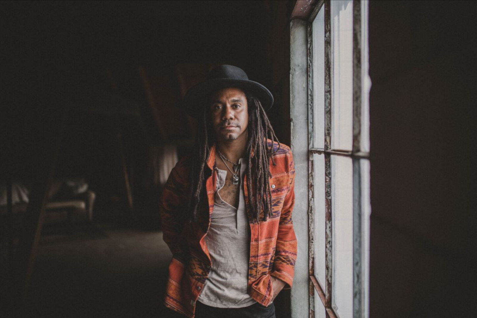Canadese singer-songwriter Julian Taylor introduceert zijn aanstaande nieuwe album ‘Beyond The Resevoir’