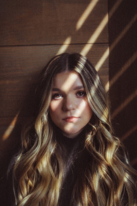 Jane Releases New Visuals for Latest Single "TELL YOU"