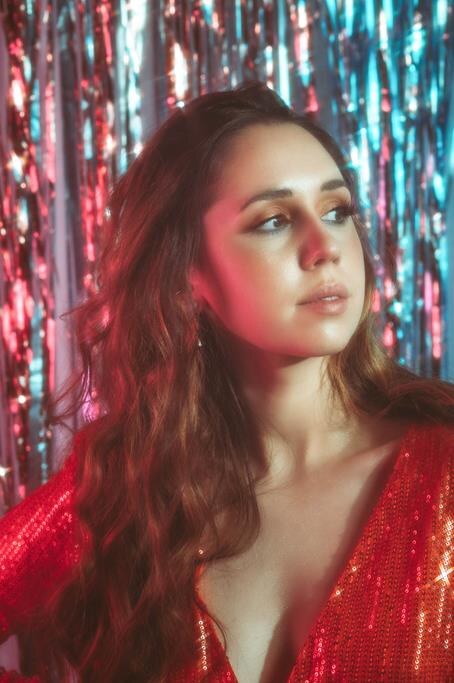 Cassie Cyrene brengt haar debuutsingle 'Hold Me And Love Me' uit