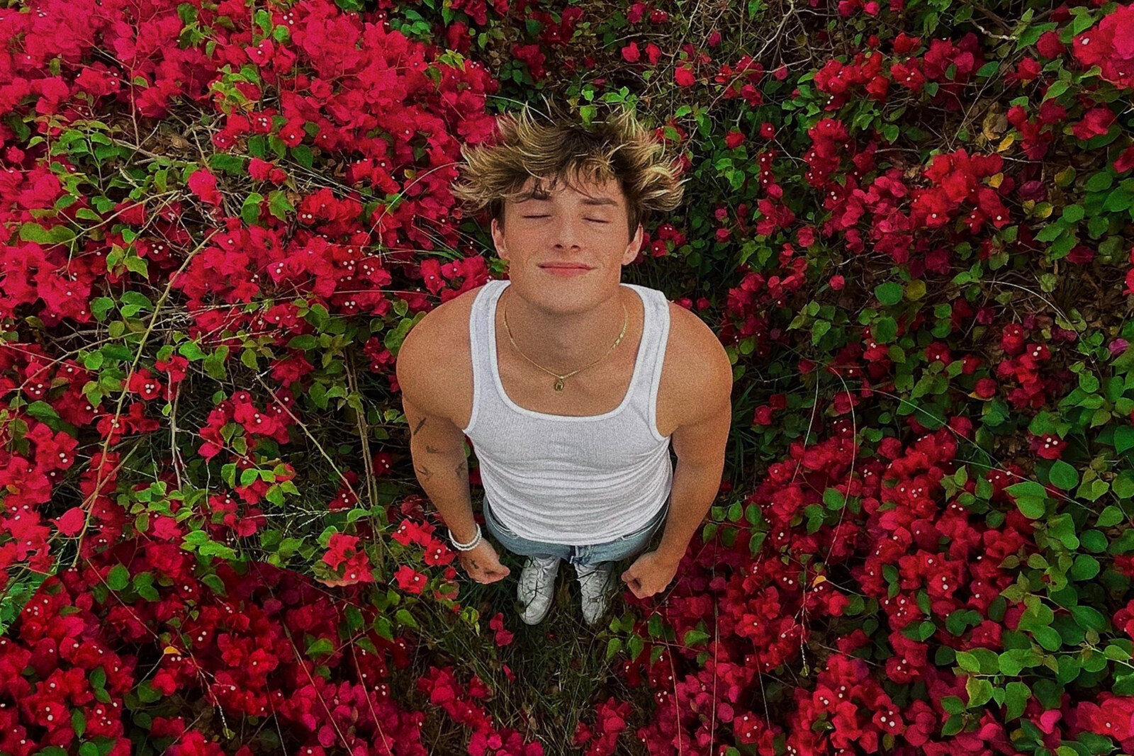 Thomas Day Shares New Single/Video "Wildflower"