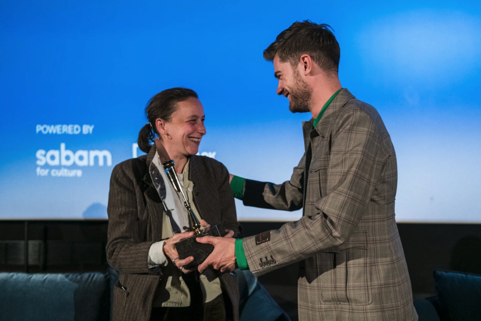 Céline Sciamma ontvangt Joseph Plateau Honorary Award, overhandigd door Lukas Dhont, op Film Fest Gent 2022