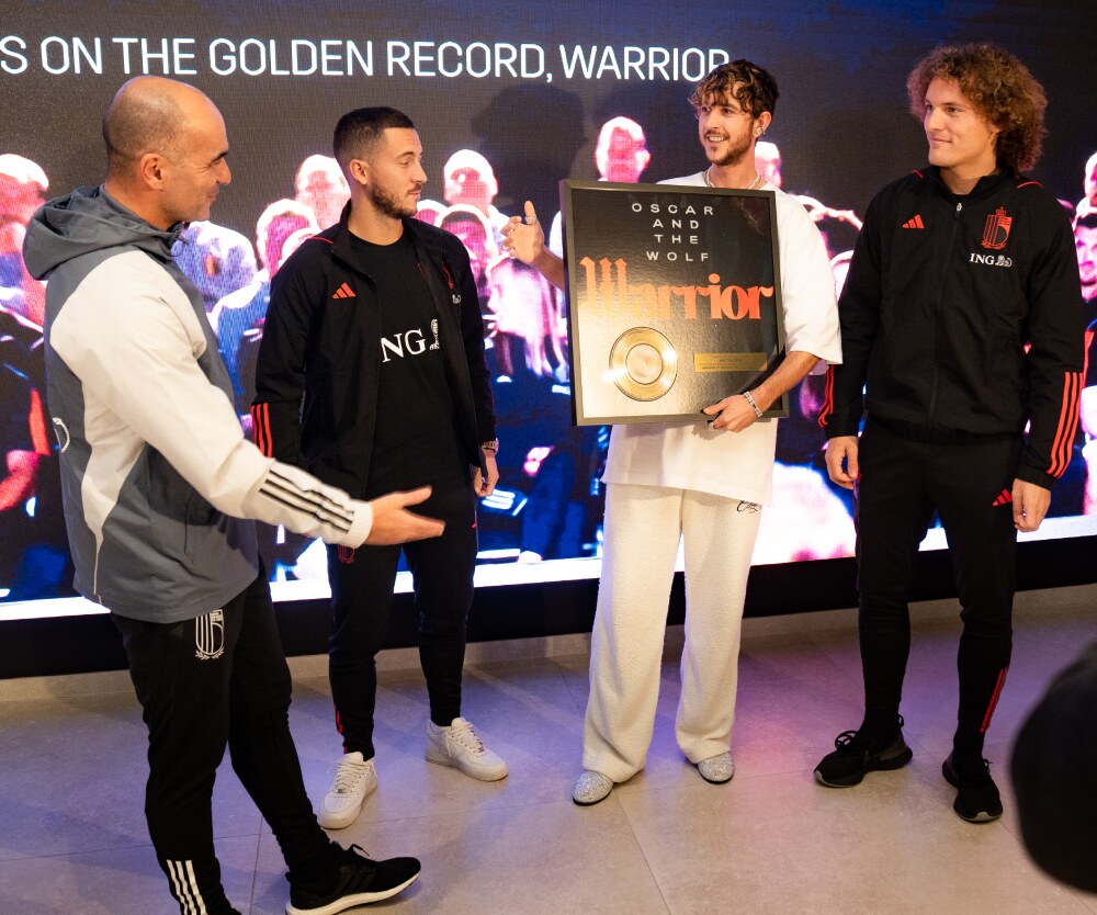 Oscar and The Wolf ontvangt gouden award voor hit-single ‘Warrior’