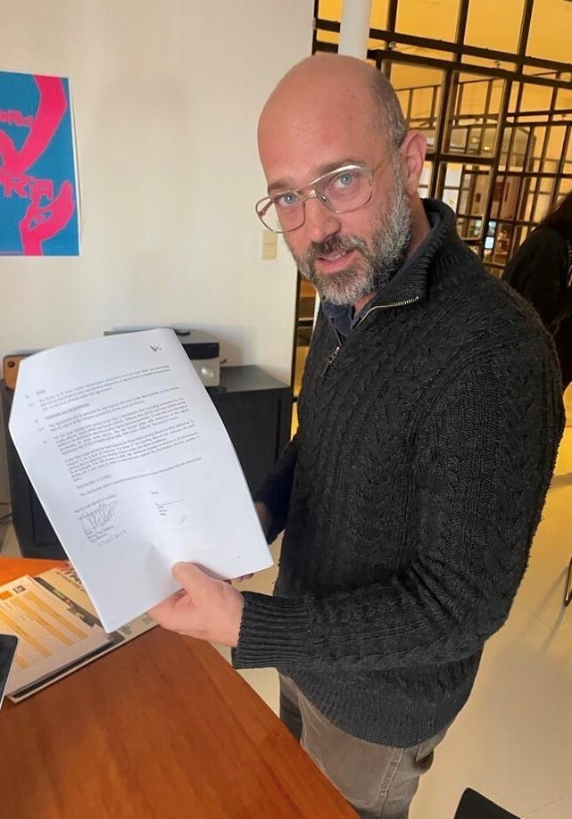 Isbells signs to V2 Records!