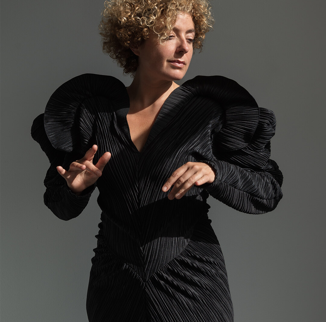 Berenice van Leer lanceert laatste single 'Turn The World Around' van haar aanstaande solo debuut album