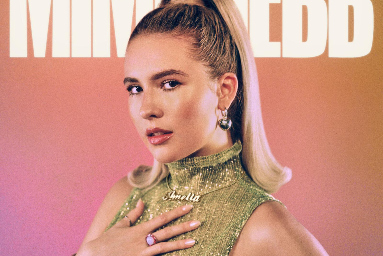 Mimi Webb releases "Red Flags" 