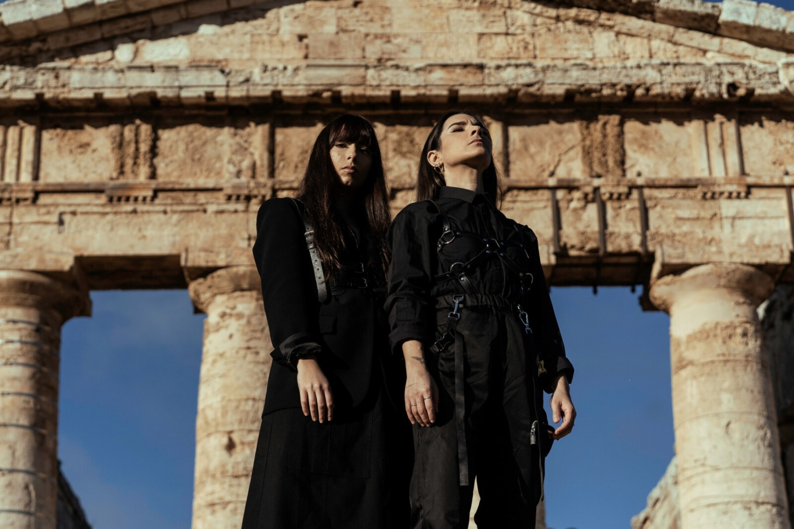 Giolí & Assia have unveiled their first #DiesisLive of the new year, filmed at the magnificent Segesta Temple in Sicily, Italy.  