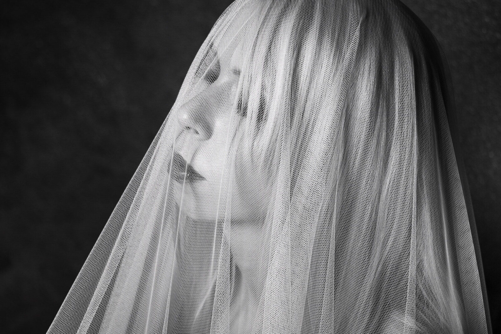 TYRA brengt debuut-EP ‘Redemption’ uit; zeven popliedjes die verlossing en troost brengen