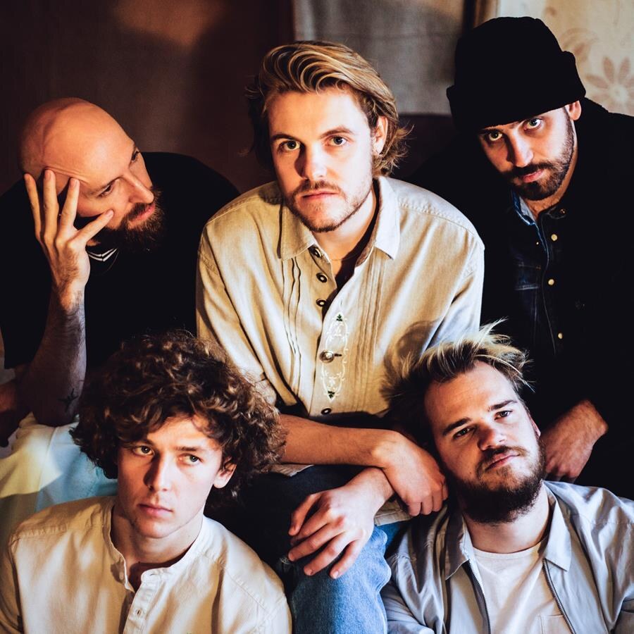 Mooneye - In Between | een nieuw hoofdstuk en een sprankelende indiefolkparel