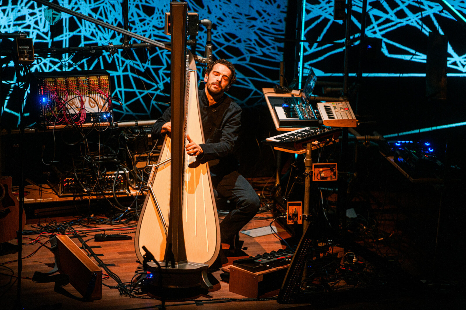 Remy van Kesteren & The Analogue Robot Orchestra brengen vernieuwend muzikaal universum. Nog tot mei 2023 doorheen Vlaanderen.