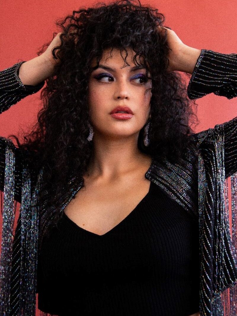 Karen Harding releases 'Back To You' video