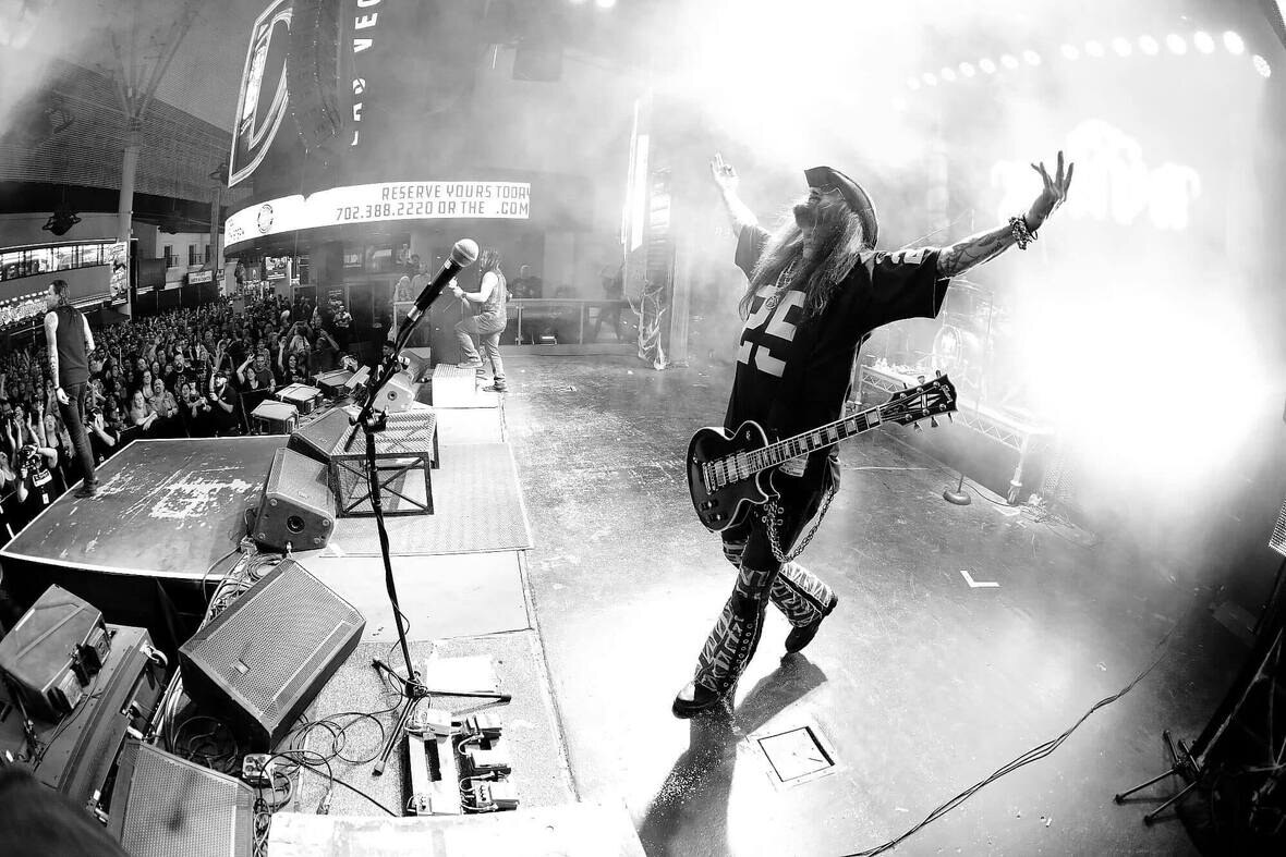 Saliva Guitarist Wayne Swinny Passes Away From Spontaneous Brain Hemorrhage While on Tour
